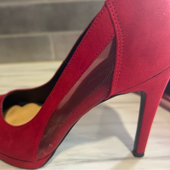 Le Chateau red heels- size 38- size 7.5- preowned - Picture 5 of 6